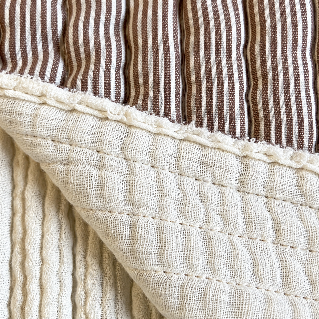 Muselina Acolchada Rayas Ecru Doble Cara | Kuki Fabrics   — imagen 1